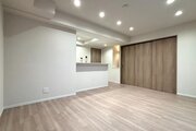 建物全体の雰囲気と合わせた色調と素材のリノベーション。居心地よくホッととできる空間です。