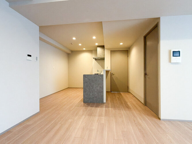建物全体の雰囲気と合わせた色調と素材のリノベーション。居心地よくホッととできる空間です。 建物全体の雰囲気と合わせた色調と素材のリノベーション。居心地よくホッととできる空間です。