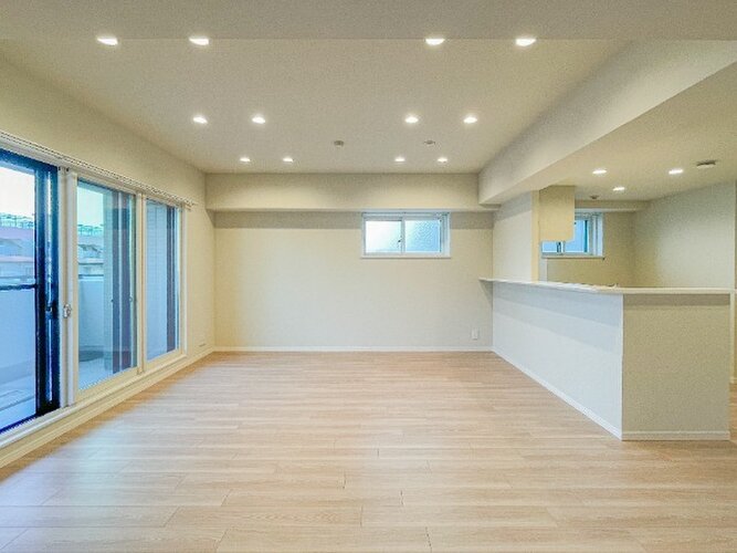内装はシンプルに落ち着きのある空間にしています。ゆったりとしたひとときを過ごせそうです♪ 内装はシンプルに落ち着きのある空間にしています。ゆったりとしたひとときを過ごせそうです♪