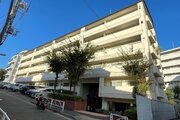 どこか余裕を感じさせるシャープなフォルムで佇む外観は、晴天の空と合わせる事で堂々たる趣を見せます。 どこか余裕を感じさせるシャープなフォルムで佇む外観は、晴天の空と合わせる事で堂々たる趣を見せます。