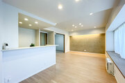 採光とライト使いで演出される落ち着きのある空間。ゆったりと伸びやかな時を過ごせそうです。 採光とライト使いで演出される落ち着きのある空間。ゆったりと伸びやかな時を過ごせそうです。