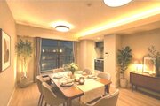 ※家具等はCGです。あたたかい光の間接照明が優しく包み込む、心地よいリビング・ダイニングです！家族が集まるお食事の時間はもちろん、食後のリラックスタイムもゆったりと過ごせそうですね♪