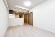 爽やかな風がそよぐ光に溢れた空間。清々しい気持ちになるお部屋です。