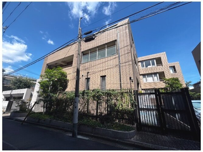 東京メトロ千代田線 「代々木公園」駅まで徒歩10分、3路線4駅利用可能 東京メトロ千代田線 「代々木公園」駅まで徒歩10分、3路線4駅利用可能