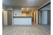 キッチンでお料理をしながらでもリビングや隣接するお部屋まで視線が届く対面タイプです！