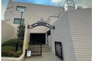 上福岡駅まで徒歩11分。都市生活の利便性と充実感を得られる立地に佇んでいます。