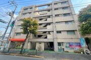 落ち着いた街並みに馴染むスタイリッシュな外観デザインのマンションです!周辺環境の雰囲気とも調和しており、前面道路も整っているため毎日の通勤やお出かけの際もスムーズに出発していただけます♪ 落ち着いた街並みに馴染むスタイリッシュな外観デザインのマンションです!周辺環境の雰囲気とも調和しており、前面道路も整っているため毎日の通勤やお出かけの際もスムーズに出発していただけます♪