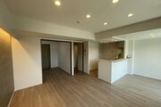 対面式キッチンから部屋全体を見渡せる開放的なリビングダイニングです!配膳や後片付けがスムーズに行える動線になっており、お料理をしながらご家族やゲストの方との会話もしっかり楽しめる空間になっています 対面式キッチンから部屋全体を見渡せる開放的なリビングダイニングです!配膳や後片付けがスムーズに行える動線になっており、お料理をしながらご家族やゲストの方との会話もしっかり楽しめる空間になっています
