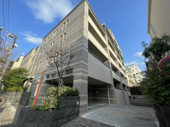優しく迎えてくれる豊かな自然。四季の移り変わりを感じる心地よい場所となりそうです。 優しく迎えてくれる豊かな自然。四季の移り変わりを感じる心地よい場所となりそうです。