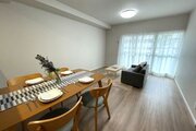 お部屋の形が綺麗なリビングの為、テーブルやソファなどの家具を一通り置くことができそうです♪