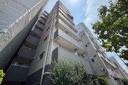 落ち着いたツートンカラーのタイル張りが目を惹く外観デザイン。前面道路が広いため圧迫感がなく、上層階への日当たりも良好です。都市部での生活を支える、しっかりとした造りのマンションです。