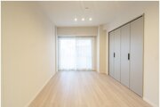 多くの光を取りこむＬＤＫは照明と質感の高いフローリングでスタイリシュに。より使いやすくより美しく♪