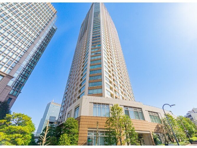 重厚感あふれる高級マンションという印象を与えてくれます。そのデザインは住むほどに実感が増すものです。