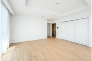 広々とした開放感を感じるLDK。思い思いに憩いの場所を作り上げていけそうです。 広々とした開放感を感じるLDK。思い思いに憩いの場所を作り上げていけそうです。