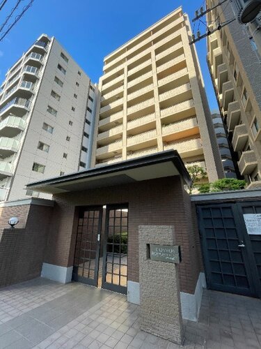 福岡市地下鉄七隈線 「六本松」駅まで徒歩3分。西鉄バス 「別府橋」バス停まで徒歩2分 福岡市地下鉄七隈線 「六本松」駅まで徒歩3分。西鉄バス 「別府橋」バス停まで徒歩2分