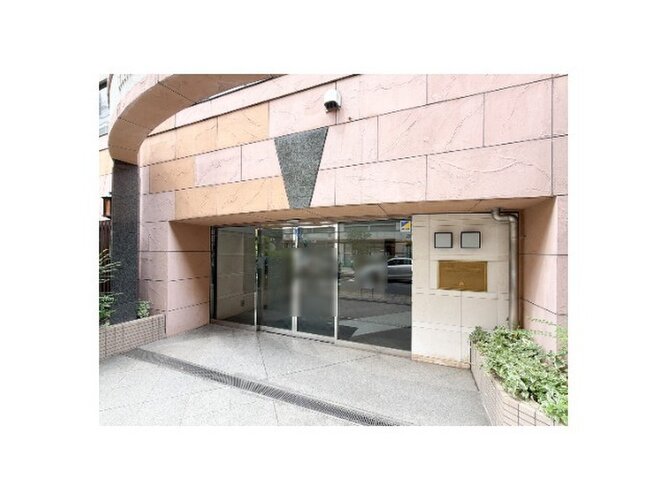 統一した色調でデザインされたマンションは周囲と調和した景観を生み出しています。 統一した色調でデザインされたマンションは周囲と調和した景観を生み出しています。