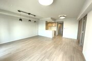 大きなダイニングテーブルやソファを配置してもゆとりがある広々としたLDKです!対面キッチンから部屋全体が見渡せるため、お料理をしながらご家族の様子を見守ることができて安心してお過ごしいただけます♪ 大きなダイニングテーブルやソファを配置してもゆとりがある広々としたLDKです!対面キッチンから部屋全体が見渡せるため、お料理をしながらご家族の様子を見守ることができて安心してお過ごしいただけます♪