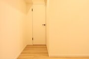 明るくコントラストのある、開放感と清潔感を兼ね備えた玄関。 明るくコントラストのある、開放感と清潔感を兼ね備えた玄関。