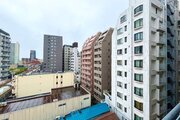 バルコニーからの眺望。近隣の建物との間隔もしっかり取られて風通し良好です。 バルコニーからの眺望。近隣の建物との間隔もしっかり取られて風通し良好です。