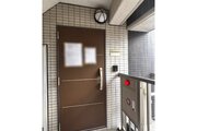 落ち着いた外観デザインの玄関です。