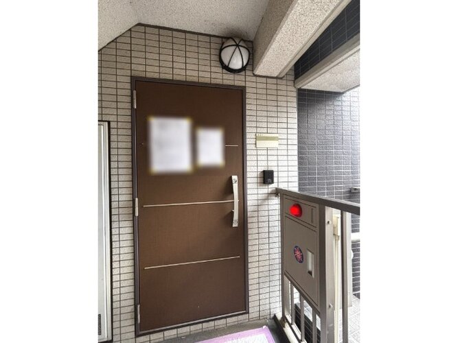 落ち着いた外観デザインの玄関です。