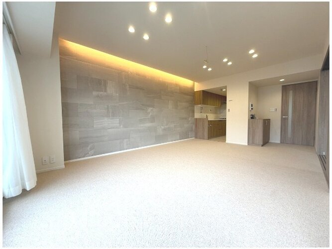 建物全体の雰囲気と合わせた色調と素材のリノベーション。居心地よくホッととできる空間です。