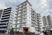 統一した色調でデザインされたマンションは周囲と調和した景観を生み出しています。