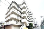 重厚なイメージを受けるマンション。住むほどにその印象が誇らしくなります。