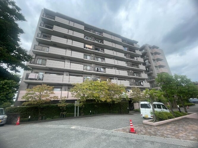 鮮やかな緑を効果的に纏った外観。爽やかな風がそよぐ心温まるお部屋へ優しく誘います。 鮮やかな緑を効果的に纏った外観。爽やかな風がそよぐ心温まるお部屋へ優しく誘います。