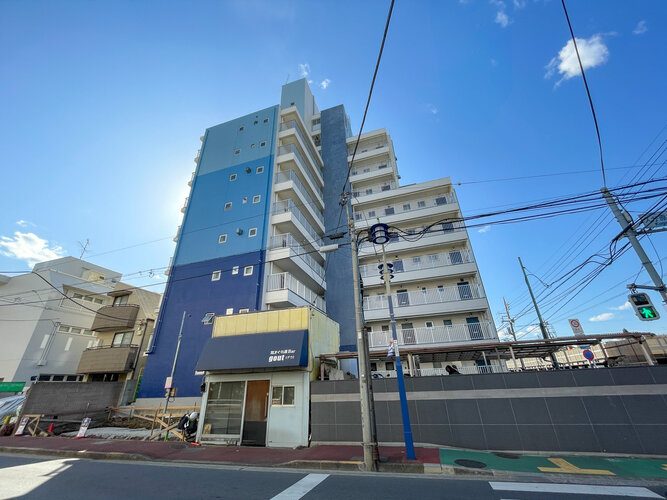東急池上線「久が原」駅まで徒歩15分。都営浅草線「西馬込」駅まで徒歩14分。薬局、スーパーまで徒歩1分。都市生活の利便性と充実感を得られる立地に佇んでいます。