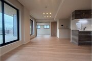 採光とライト使いで演出される落ち着きのある空間。ゆったりと伸びやかな時を過ごせそうです。