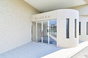 統一した色調でデザインされたマンションは周囲と調和した景観を生み出しています。