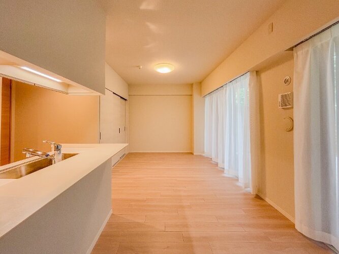 内装はシンプルに落ち着きのある空間にしています。ゆったりとしたひとときを過ごせそうです♪