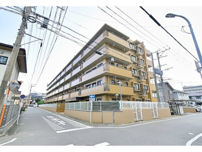 時の流れに色あせることのない瀟洒な外観。朝晩、1年365日、様々な表情を見せます。