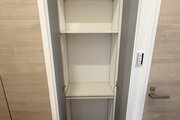 【下足入横にも物入あり】ペットを飼育される方は、お散歩用品などを収納するのにも便利そうです。
