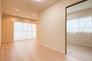 内装はシンプルに落ち着きのある空間にしています。ゆったりとしたひとときを過ごせそうです♪