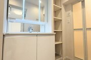 【洗面室に収納棚あり】タオル類やストック品の収納に便利! 【洗面室に収納棚あり】タオル類やストック品の収納に便利!