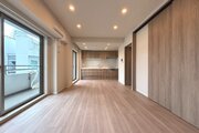 広さ14.6帖の落ち着いた雰囲気のLDK。伸びやかな空間の中で、ゆったりとしたひとときを過ごせそうです。