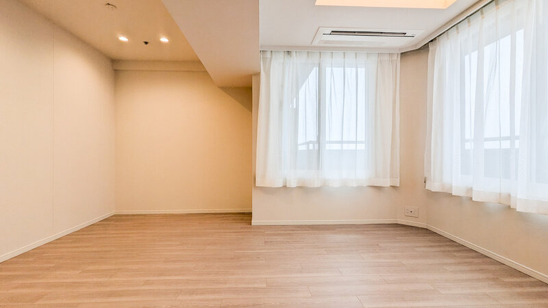 建物全体の雰囲気と合わせた色調と素材のリノベーション。居心地よくホッととできる空間です。 建物全体の雰囲気と合わせた色調と素材のリノベーション。居心地よくホッととできる空間です。