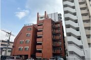 時の流れに色あせることのない瀟洒な外観。朝晩、1年365日、様々な表情を見せます。 時の流れに色あせることのない瀟洒な外観。朝晩、1年365日、様々な表情を見せます。