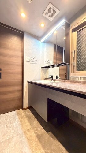 洗面所　＊ミラーキャビネット付き洗面台＊
