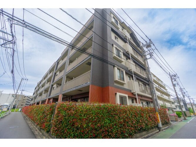多摩川も近く都市の利便性と自然の豊かさを感じれられるマンション。