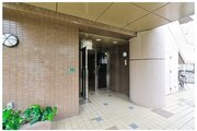 統一した色調でデザインされたマンションは周囲と調和した景観を生み出しています。