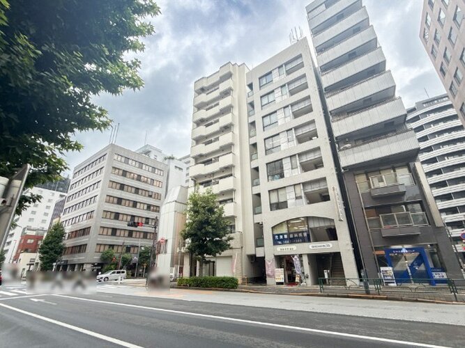 時の流れに色あせることのない瀟洒な外観。朝晩、1年365日、様々な表情を見せます。