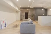 ルーバーで区切る玄関。 ルーバーで区切る玄関。