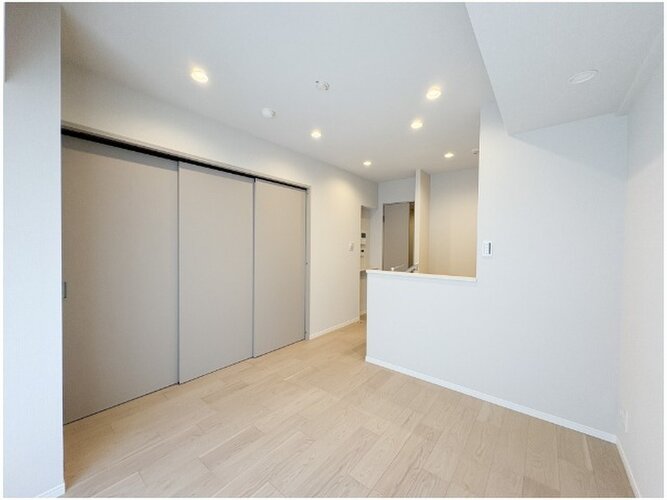 内装はシンプルに落ち着きのある空間にしています。ゆったりとしたひとときを過ごせそうです♪ 内装はシンプルに落ち着きのある空間にしています。ゆったりとしたひとときを過ごせそうです♪
