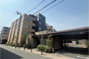 統一した色調でデザインされたマンションは周囲と調和した景観を生み出しています。