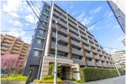 重厚なイメージを受けるマンション。住むほどにその印象が誇らしくなります。