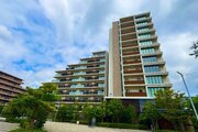 どこか余裕を感じさせるシャープなフォルムで佇む外観は、晴天の空と合わせる事で堂々たる趣を見せます。
