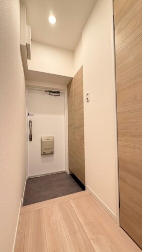 玄関 *トールタイプの大容量下足入れ付き* 玄関 *トールタイプの大容量下足入れ付き*